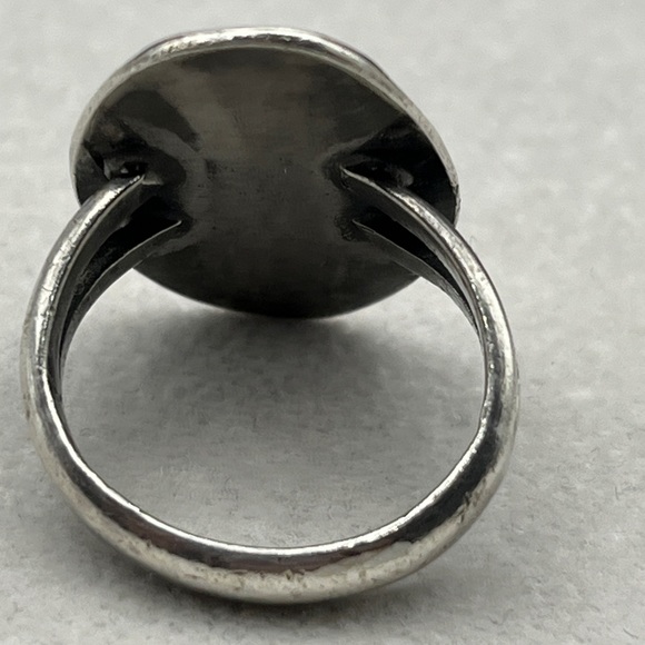 Sterling Silver Split Shank Shadowbox Ring with green stone - Picture 6 of 10